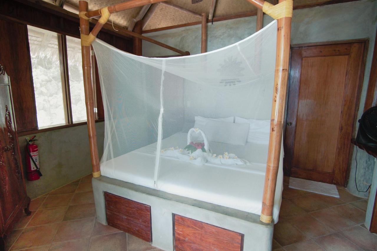 Sangat Island Dive Resort Coron Exterior photo