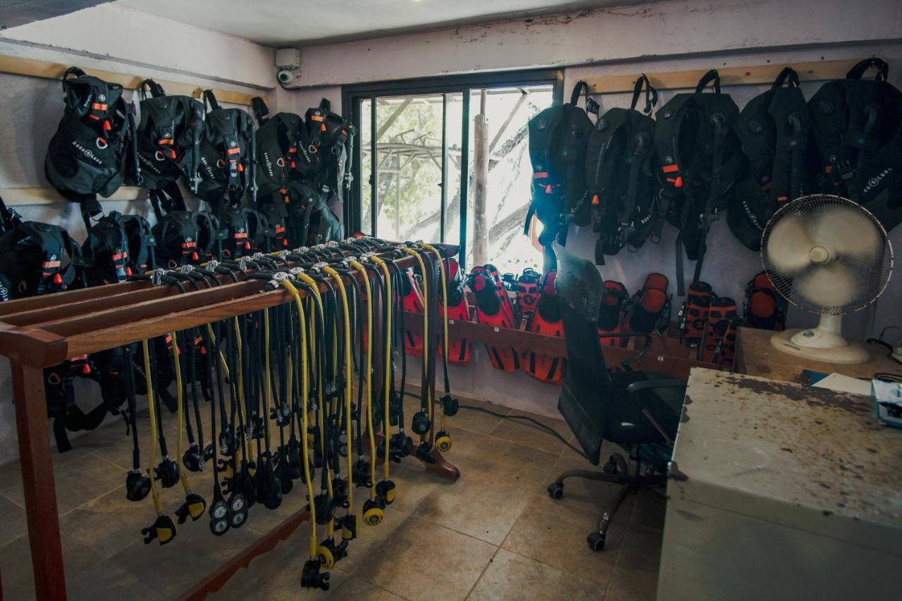 Sangat Island Dive Resort Coron Exterior photo